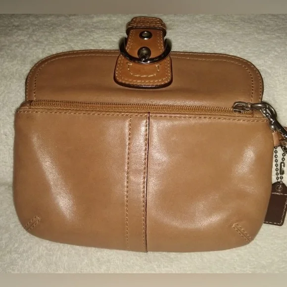 EC Coach Soho Capri Vintage wristlet F42135 - Picture 3 of 9